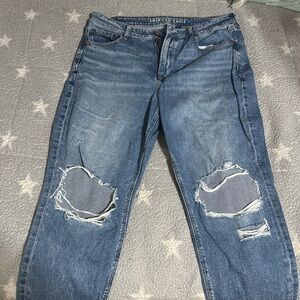 American eagle short mom jeans